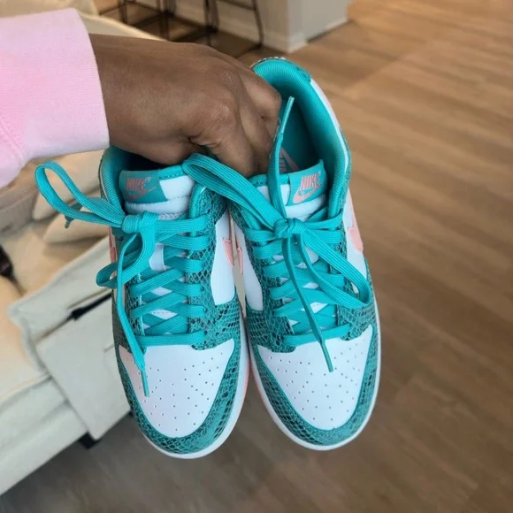 Nike Women's Sneakers in Teal and Pink - Picture 3 of 4